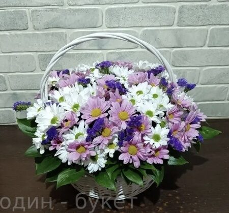 9 хризантем в корзине