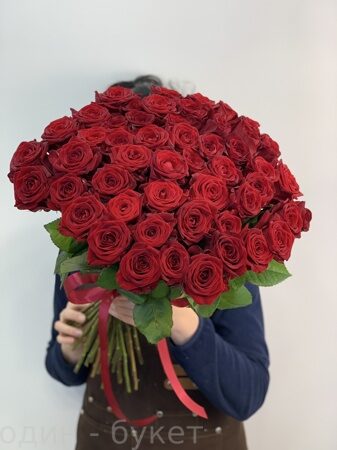 Букет из 51 красной розы (50 см)