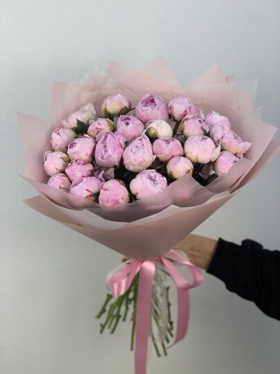 Букет из 25 розовых пионов