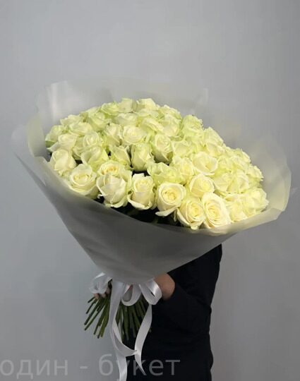 Букет из 51 белой розы (70 см)