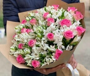 Букет альстромерий и роз