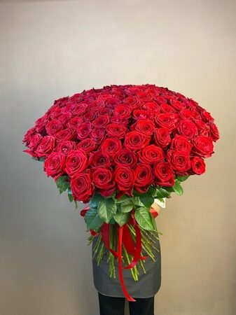 Букет из 101 красной розы (70 см)