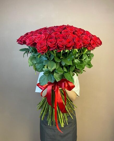Букет из 101 красной розы (70 см)